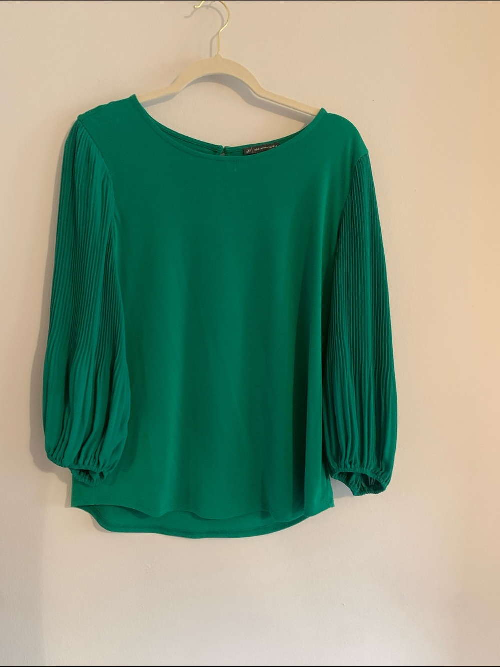 ADRIANNA PAPELL Emerald Green Pleated Sleeve Blouse